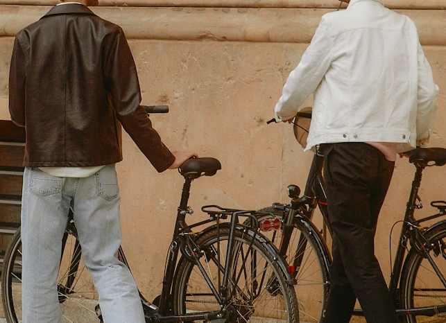 friends walking with their bicycles