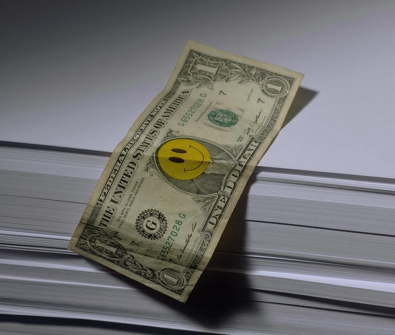 Dollar Schein mit Smiley.